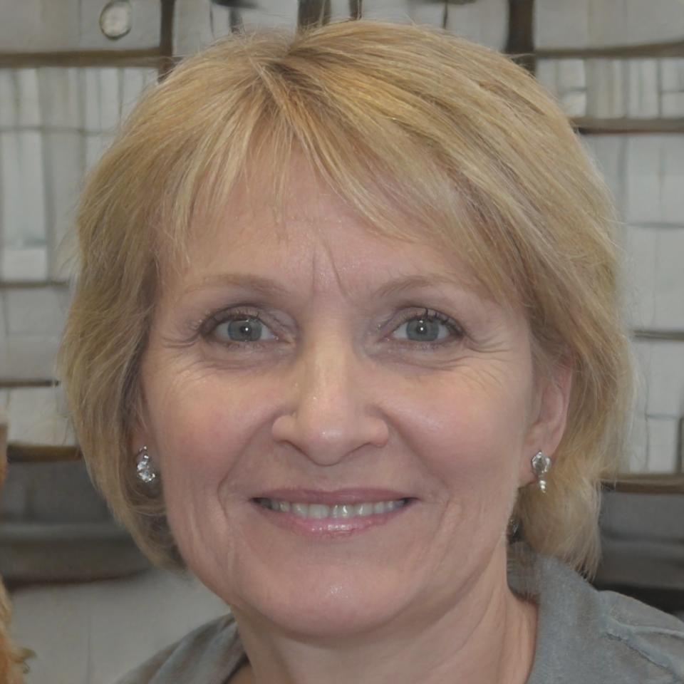 Kursleiterin Lara Neumann im Gespräch mit Teilnehmern
